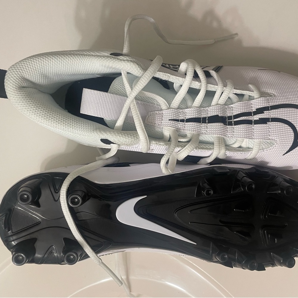 Men 8.5 Nike cleats never worn